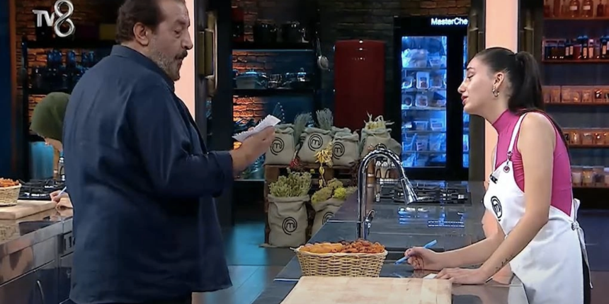 Masterchef'te gözyaşları sel oldu! Yarışmacı kopya çekerken yakalandı