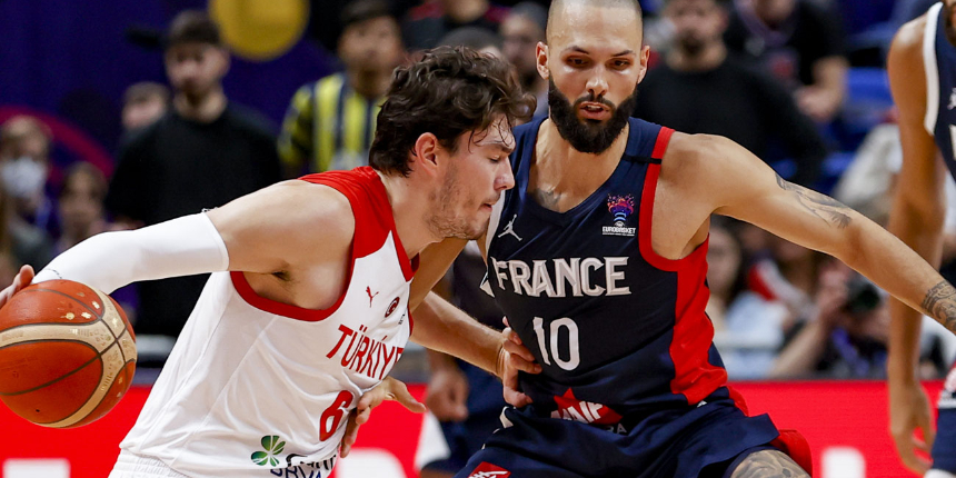 12 Dev Adam Avrupa Basketbol Şampiyonası'na veda etti
