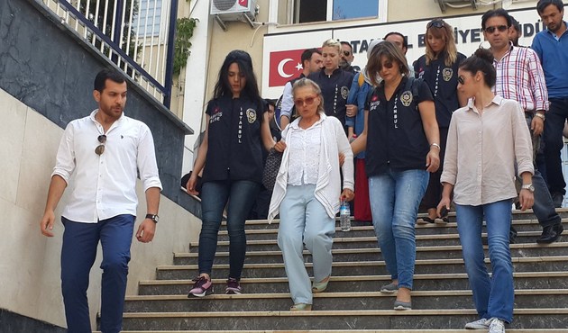 Nazlı Ilıcak 17-25 Aralık'tan iki yıl önce köşesinde yazmış...