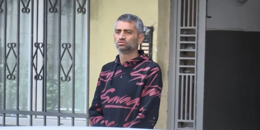 Sokak ortasında çocuğunu acımasızca dövdü: Komşuları "Eşini ve çocuğunu kırbaçla dövüyor" dedi