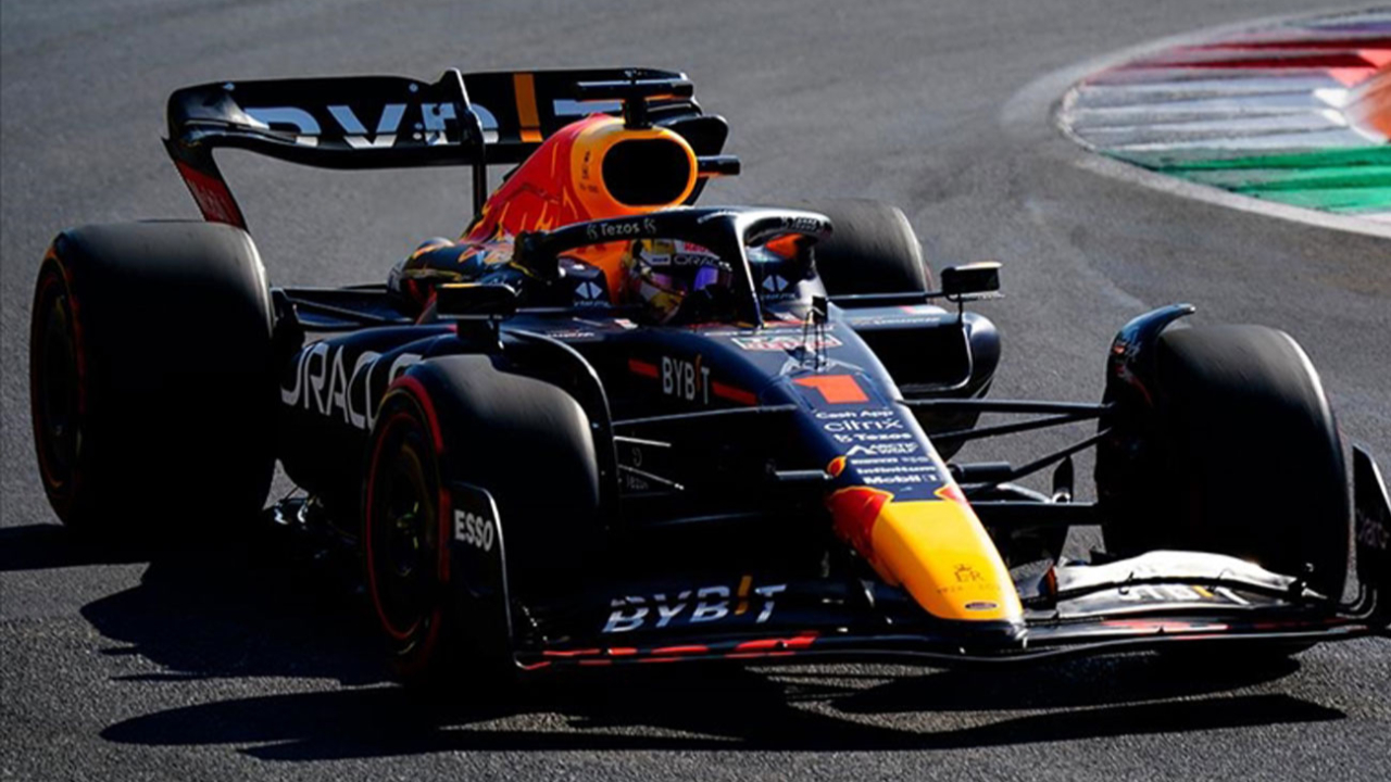 F1 İtalya Grand Prix'sini kazanan Verstappen, peş peşe 5. galibiyetini aldı