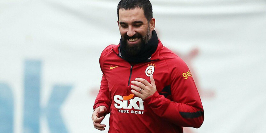 Arda Turan yeşil sahalara veda etti