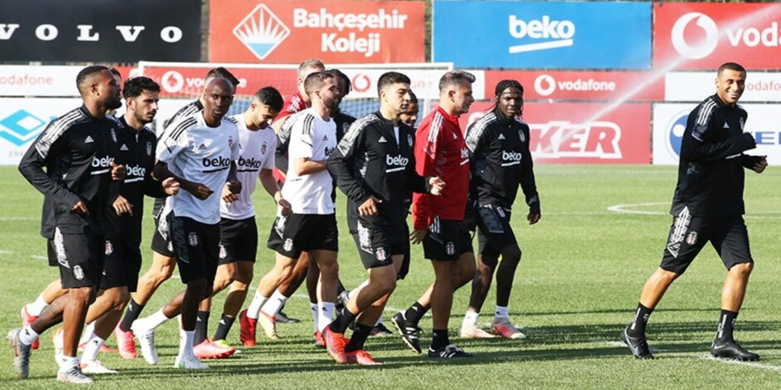 Siyah-beyazlılarda maç kadrosu dikkat çekiyor! Beşiktaş, 5 eksikle Başakşehir karşısına çıktı