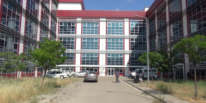 Üniversite personeli, kampüsteki ağaçlık alanda ölü bulundu