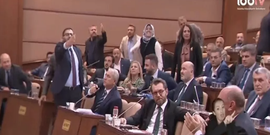 İBB Meclisi’nde gergin dakikalar! Tunç Soyer'in ardından aynı CHP zihniyeti yine Osmanlı'yı karaladı