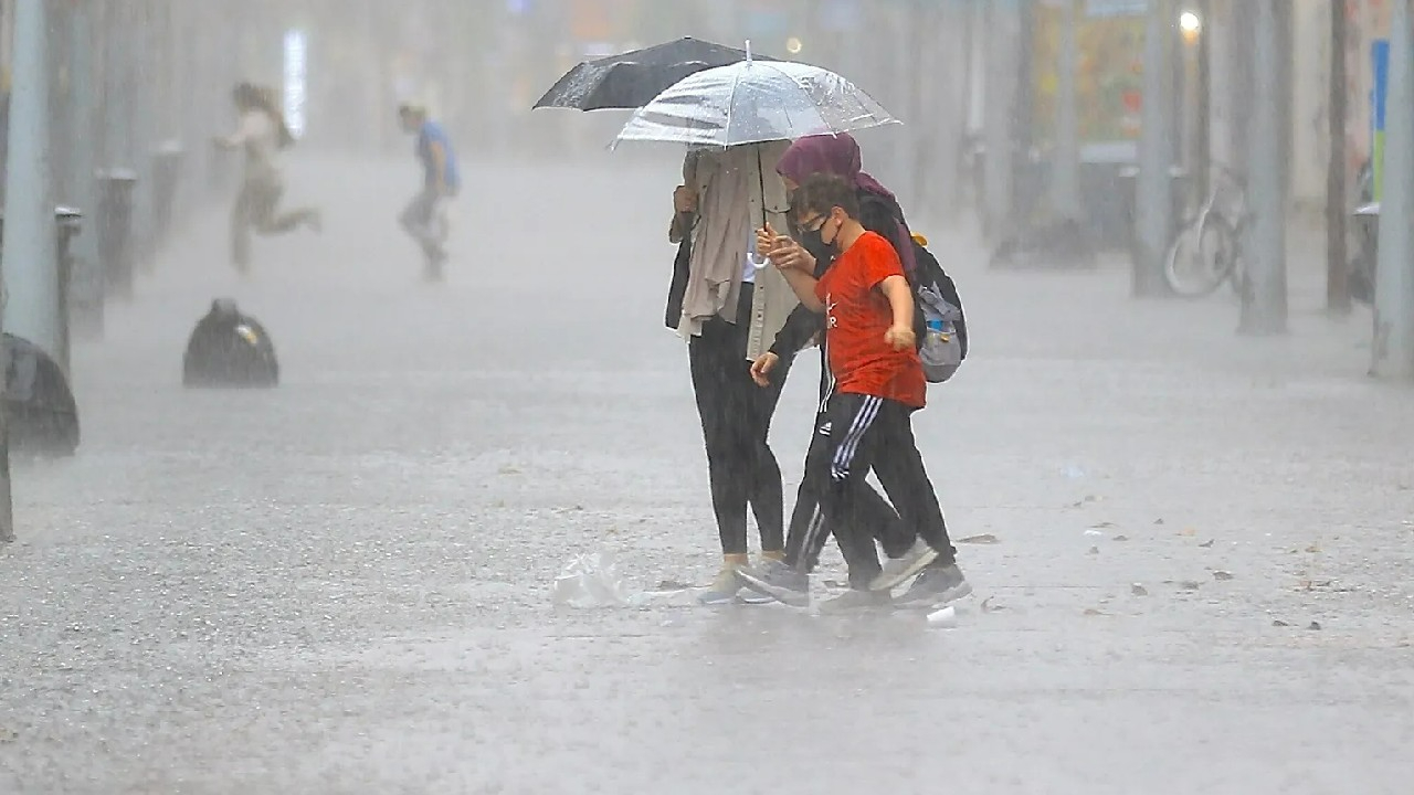 Meteoroloji'den İstanbul için uyarı geldi: Önümüzdeki 2 saate dikkat