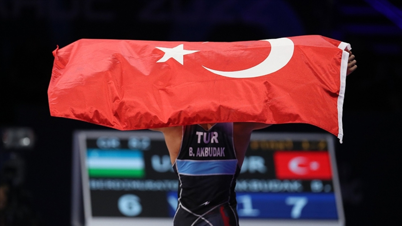 Ay-yıldızlılar, Dünya Güreş Şampiyonası'nda takım halinde şampiyon oldu...