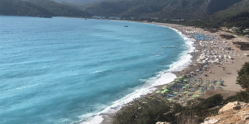 Fethiye’de denizin rengi turkuaza döndü