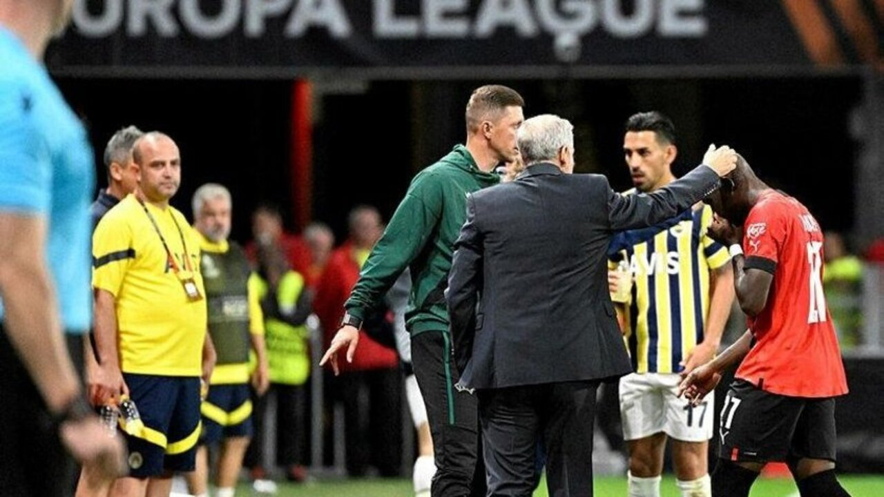 Rennes - Fenerbahçe maçında tansiyon yükseldi! Önce yumruk attı sonra kızardı...