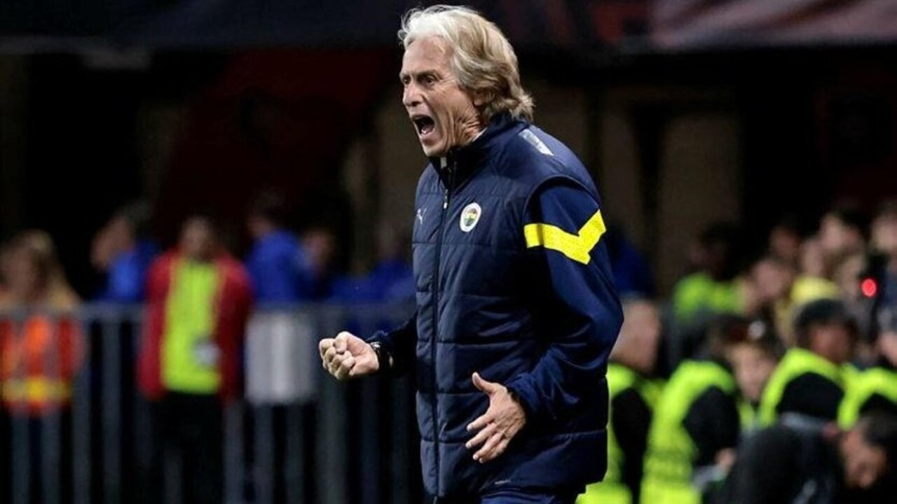 Rennes - Fenerbahçe maçında Jorge Jesus'u çıldırtan olay! Tribünler laf attı, işte o anlar...