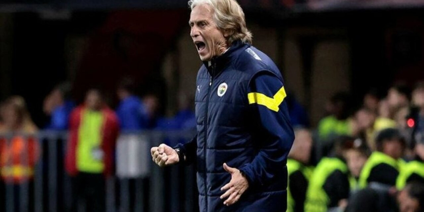 Rennes - Fenerbahçe maçında Jorge Jesus'u çıldırtan olay! Tribünler laf attı, işte o anlar...