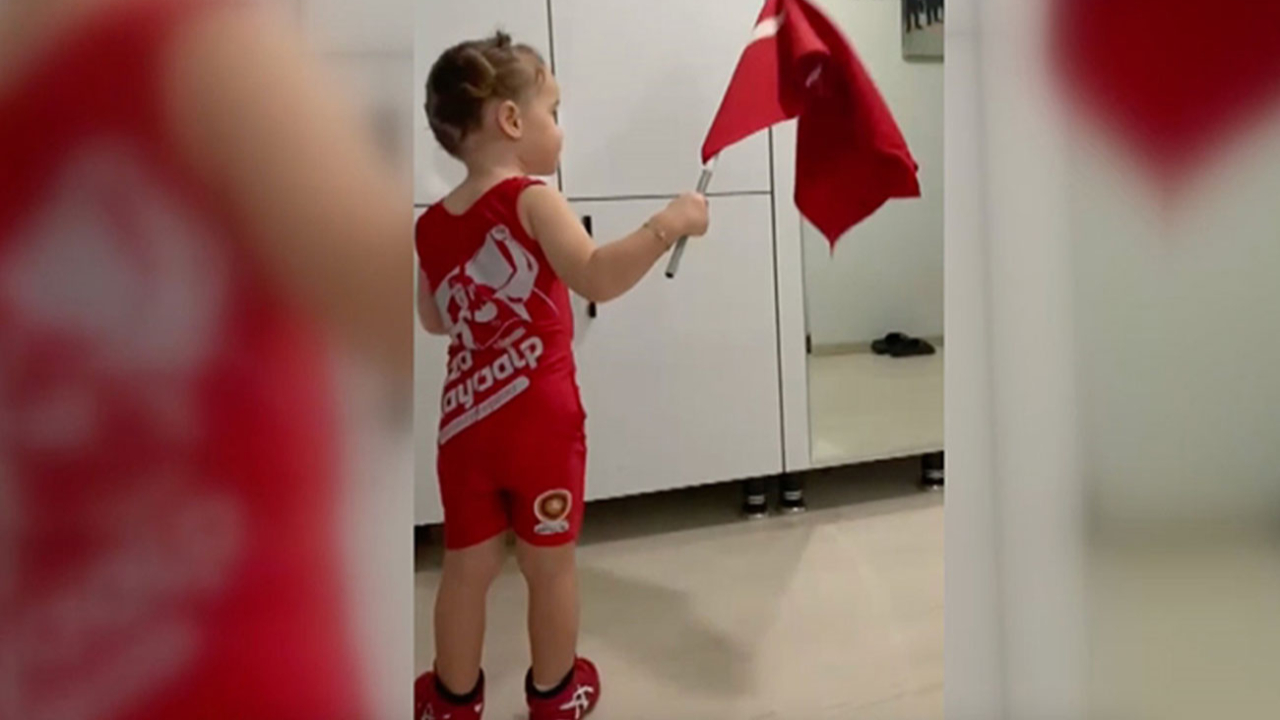 Rıza Kayaalp'in kızı Ay Vera, babasını televizyondan izledi