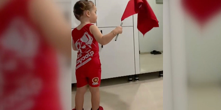 Rıza Kayaalp'in kızı Ay Vera, babasını televizyondan izledi