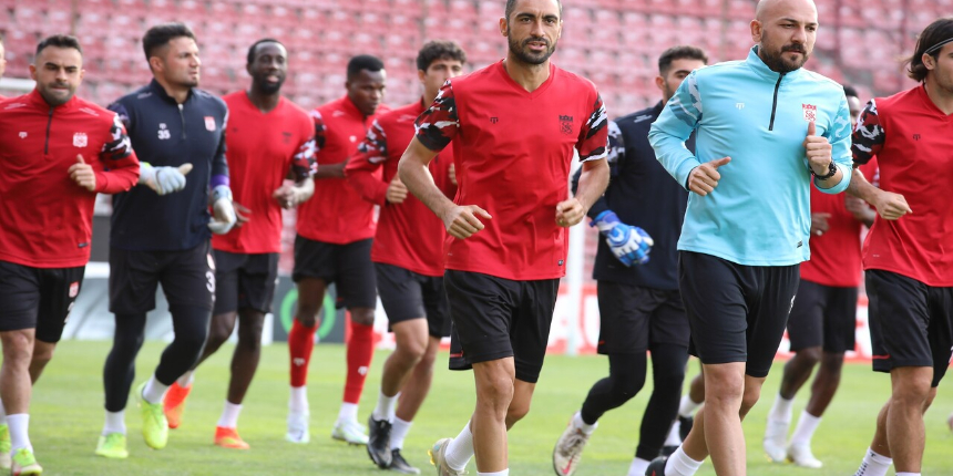 Sivasspor'a beklenmedik şok! Takım formaları Cluj Havalimanı'nda kayboldu...