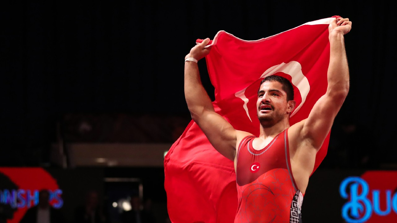 Dünya Güreş Şampiyonası'nda Taha Akgül yarın mindere çıkacak