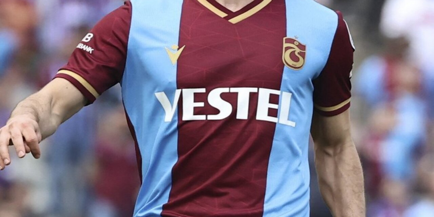 Trabzonspor - Kızılyıldız maçında sakatlık şoku! Sedyeyle oyundan çıktı...