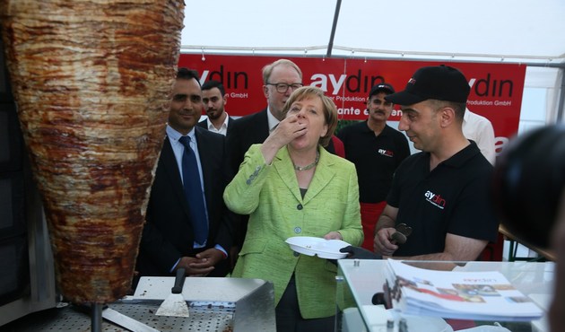 Angela Merkel'in döner keyfi...
