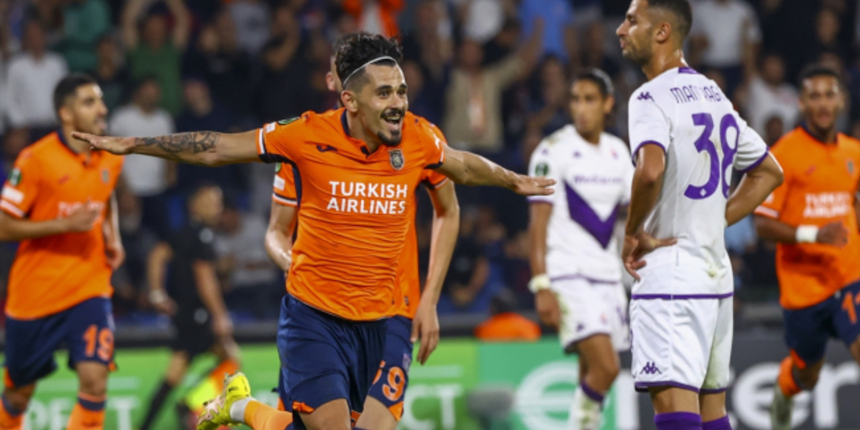 Başakşehir liderliği korudu! Güçlü rakibi Fiorentina karşısında 3 puanı 3 golle aldı