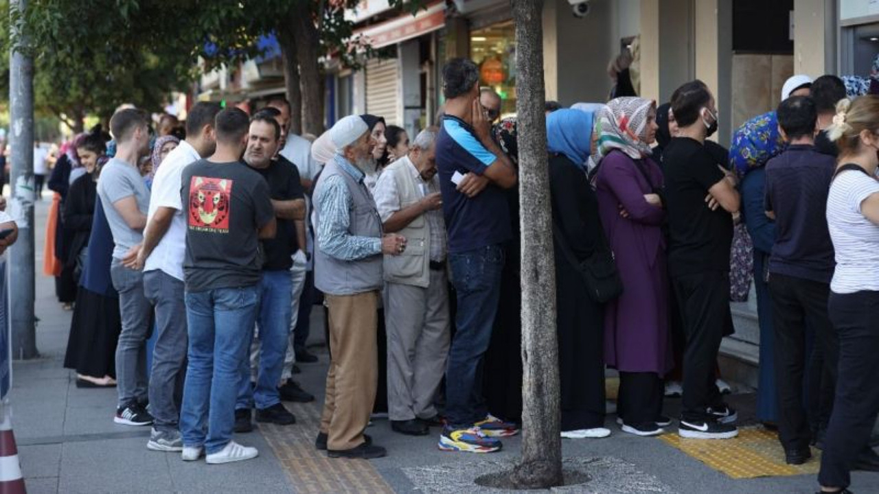 TOKİ sosyal konut projesine büyük ilgi: Bankalarda uzun kuyruklar oluştu!