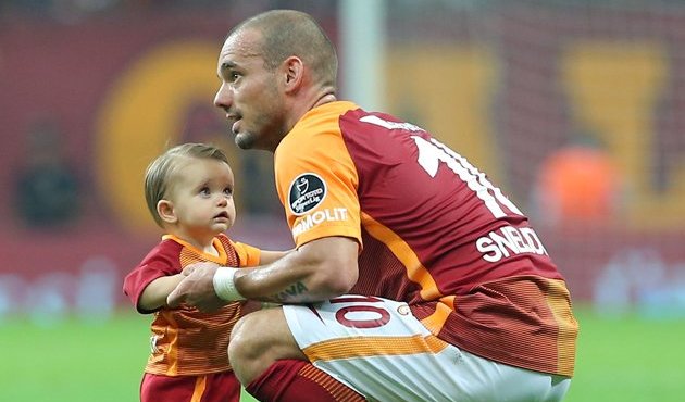 Sneijder gidiyor: 2 yıllık sözleşmeye evet dedi!
