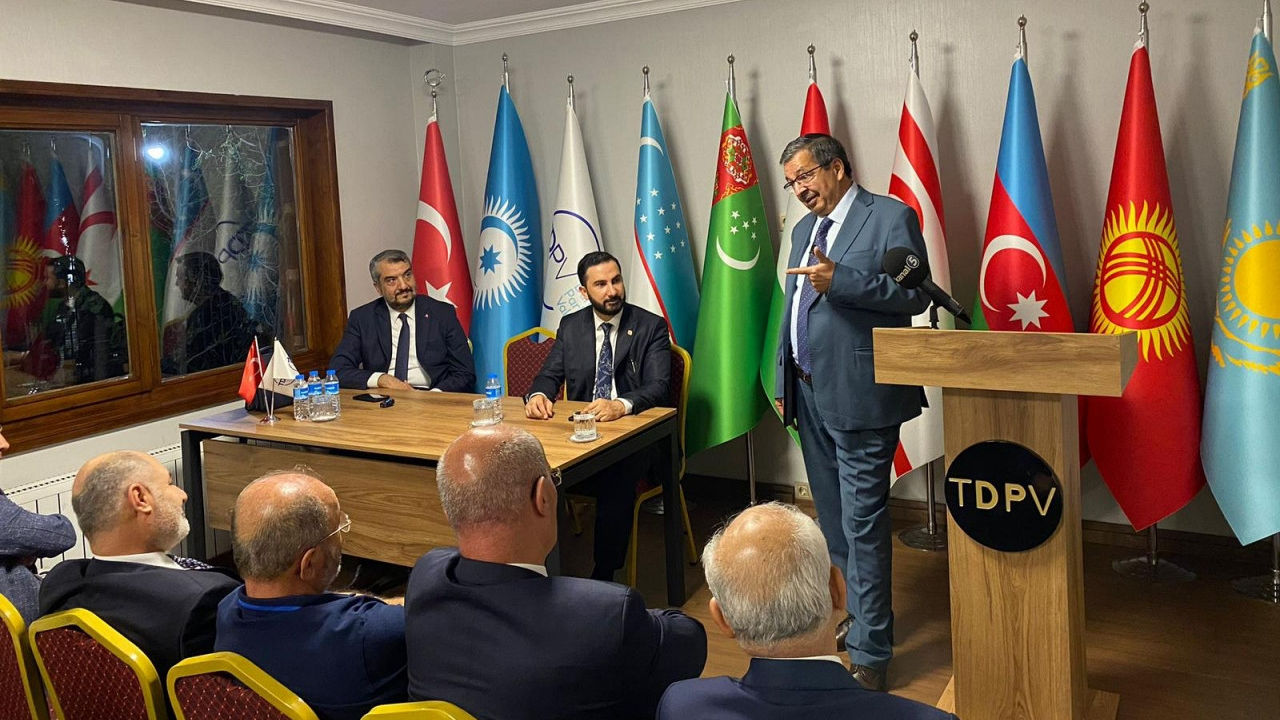 "Türkçe'nin kullanımı konusunda acınacak haldeyiz"