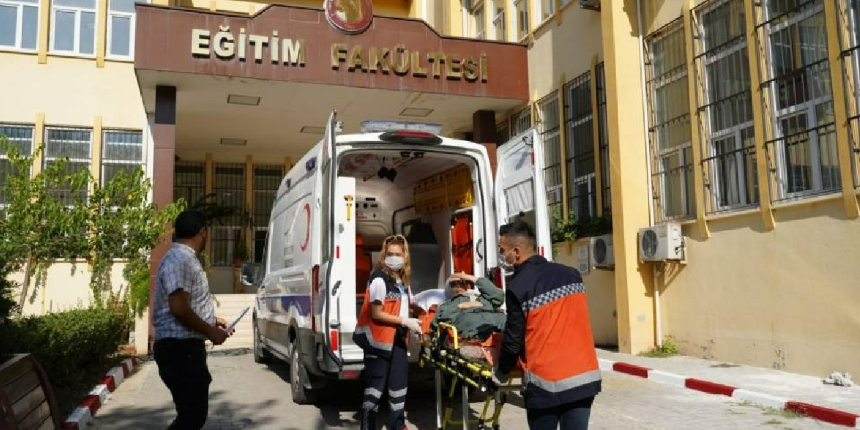 Ameliyatlı KPSS adayı sınava hasta nakil aracıyla götürüldü