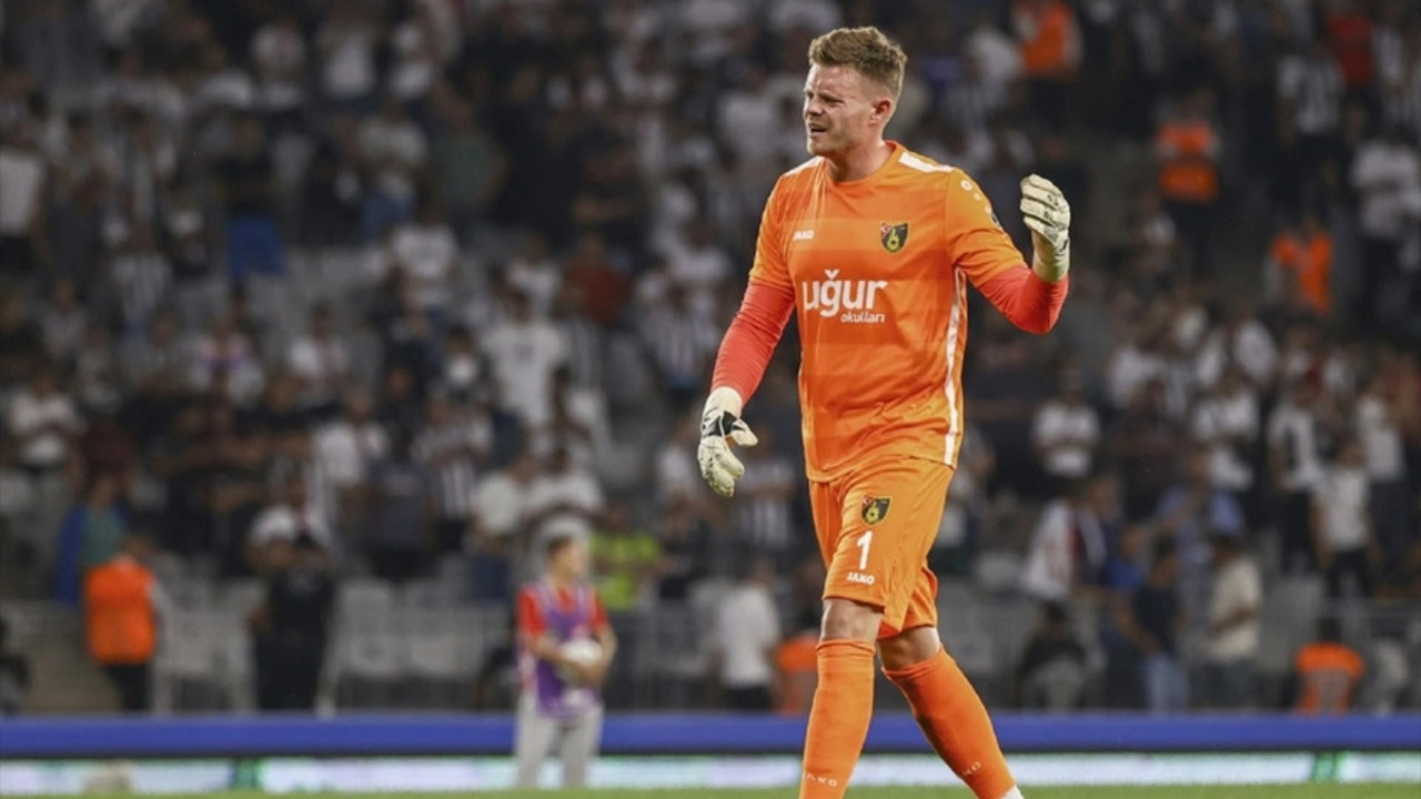 İstanbulspor - Beşiktaş maçına damga vuran hata! David Jensen öyle bir gol yedi ki...