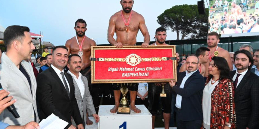 Bigalı Mehmet Çavuş Yağlı Pehlivan Güreşleri'nde başpehlivan Ali Gürbüz oldu