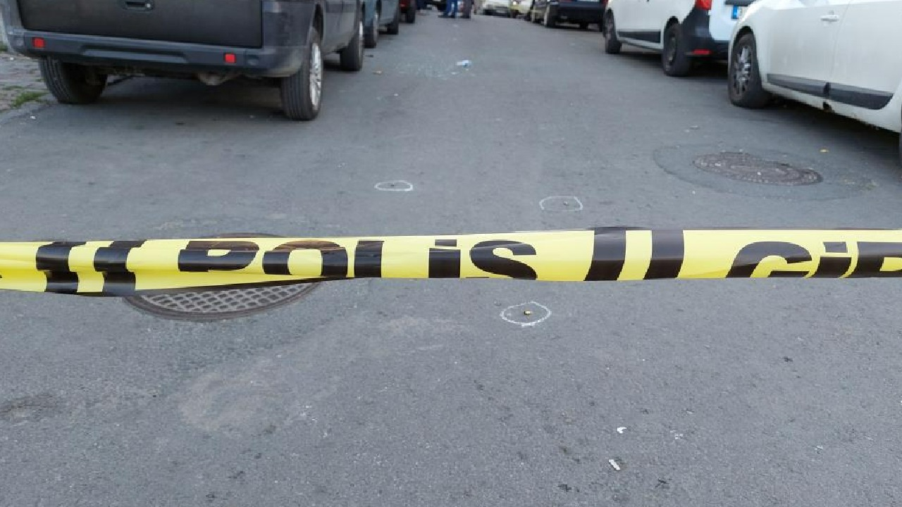 Gaziosmanpaşa’da araçtan rastgele ateş açıldı: Yaralılar var