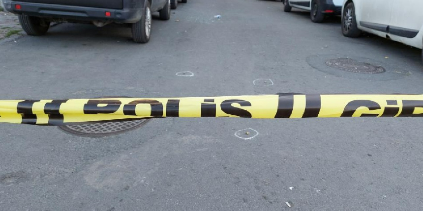 Gaziosmanpaşa’da araçtan rastgele ateş açıldı: Yaralılar var