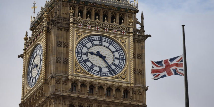 Kraliçe Elizabeth için yapılan saygı duruşu sırasında çanları çalmayan Big Ben’e soruşturma