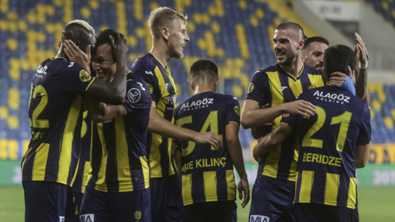 Ankaragücü siftah yaptı! Başkent'te, Sivasspor'u 2-1'le geçti...