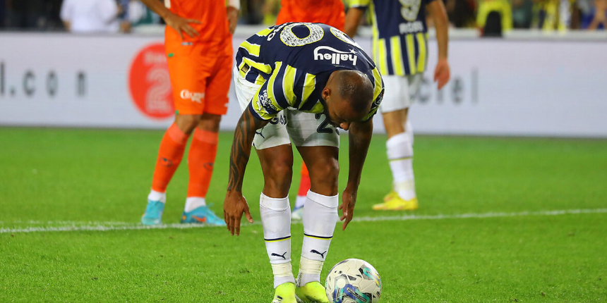 Joao Pedro'nun kaçırdığı penaltı sonrası dikkat çeken detay