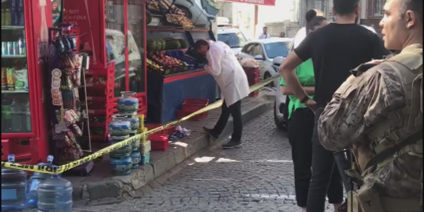 Fatih'te 2 polis, durdurdukları araçtaki 2 şüpheli şahıs tarafından silahla vuruldu!