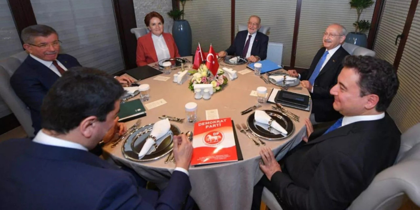 6'lı masada yarış kızışıyor! Gelecek Partili isim, cumhurbaşkanı adaylarını açıkladı...