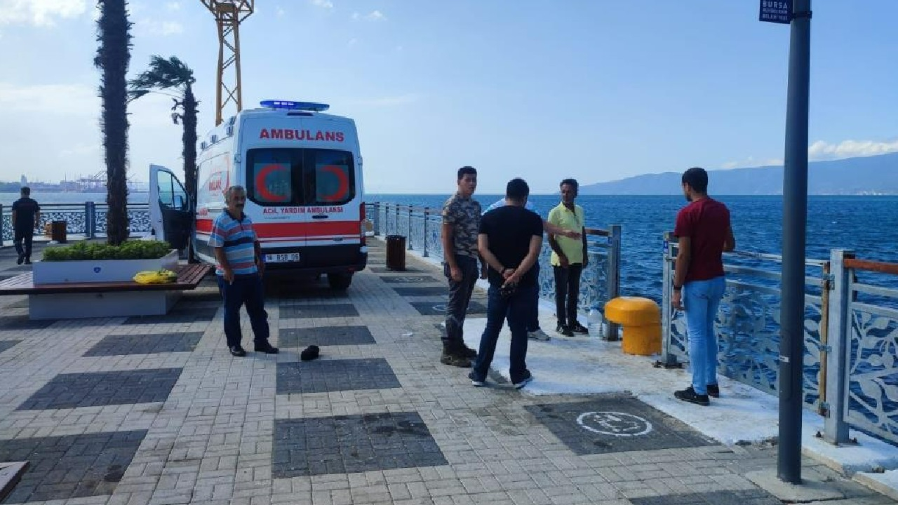Fırtınada iskeleden denize düştü, hayatını kaybetti