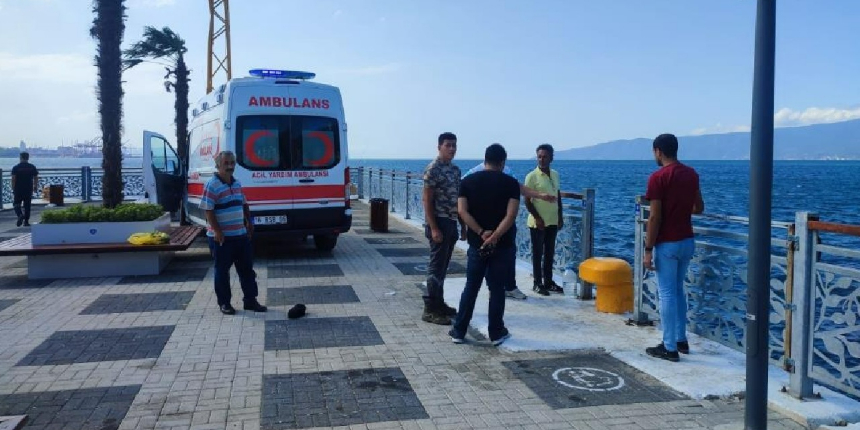 Fırtınada iskeleden denize düştü, hayatını kaybetti