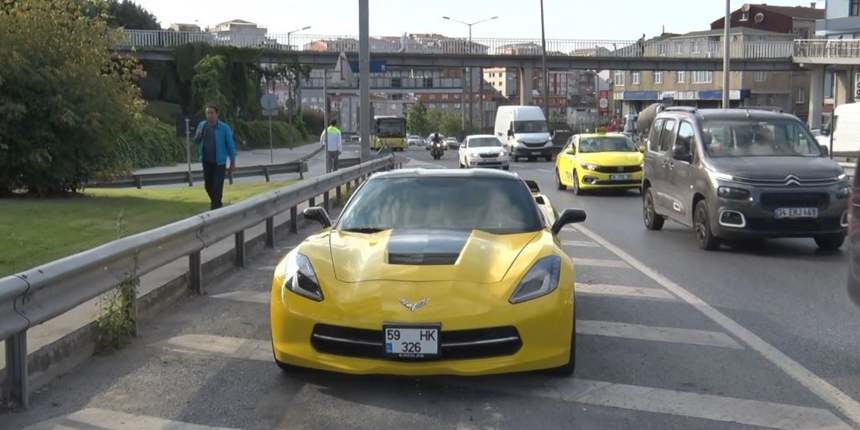 İstanbul'un göbeğinde 7 milyon liralık lüks otomobil yolda kaldı