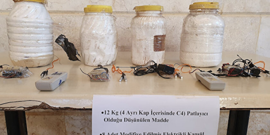 Afrin'i kana bulayacaklardı: 12 kilogram patlayıcı ile bomba yapımında kullanılan malzemeler ele geçirildi