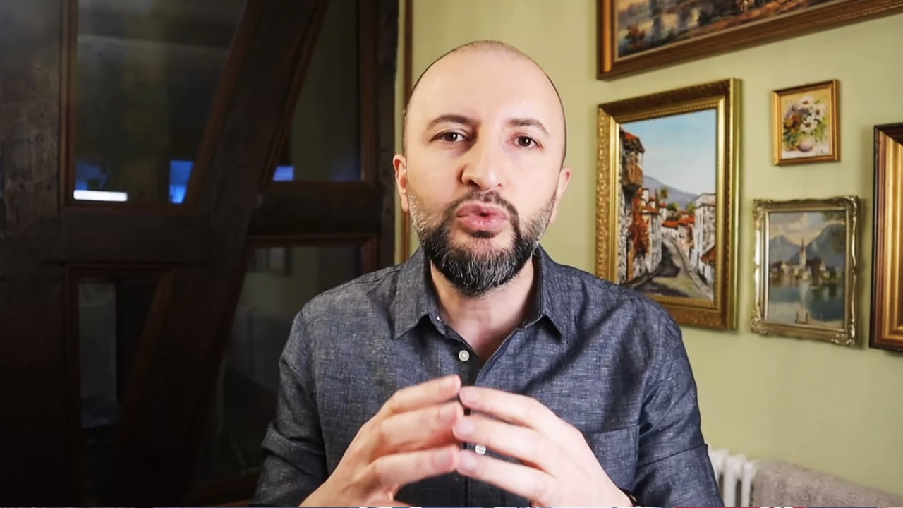 Firari FETÖ'cünün nerede olduğu ortaya çıktı: Evini kara propaganda üssü olarak kullanıyor