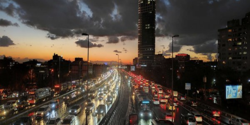 İstanbul'da sağanak sonrası trafik durma noktasına geldi!