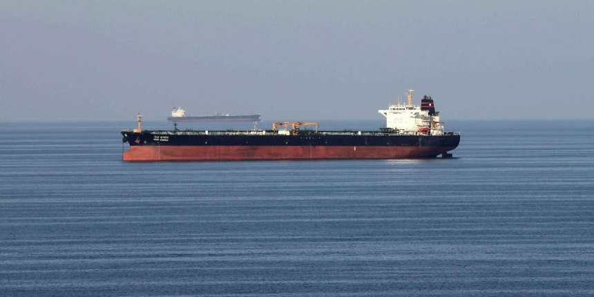 Rus petrolünün Yunanistan açıklarından Avrupa'ya gizlice sevki denizdeki takiple görüntülendi