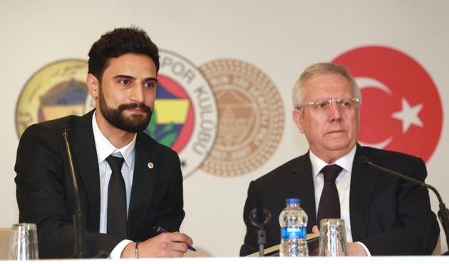 Mehmet Ekici resmen Fenerbahçe'de