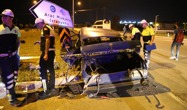 Sivas'ta otomobille minibüs çarpıştı: 1 ölü, 7 yaralı...