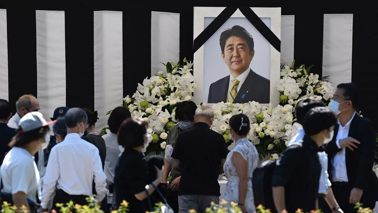Shinzo Aba için düzenlenen devlet töreni Japonya'yı karıştırdı: Kraliçe Elizabeth'in cenazesinden pahalı
