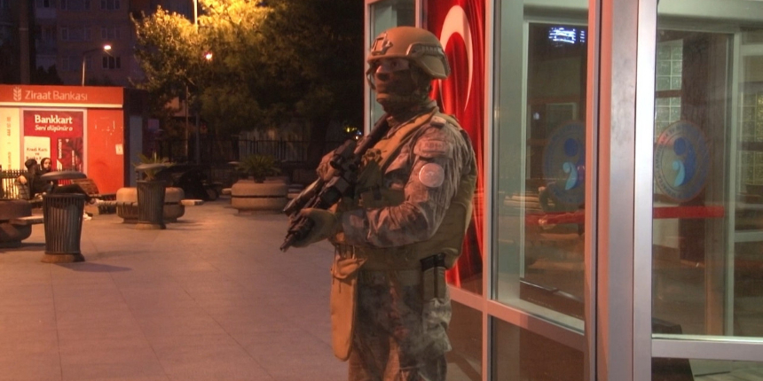 Bakırköy'de Dr. Sadi Konuk Hastanesi önünde silahlı saldırı! Ölü ve yaralılar var...