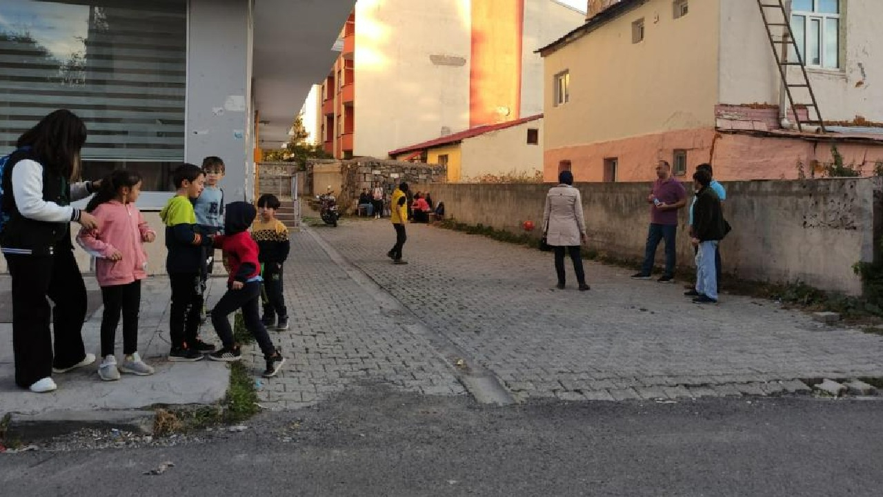 Ardahan'daki deprem sonrası biri 4 olmak üzere, toplamda 12 artçı sarsıntı yaşandı