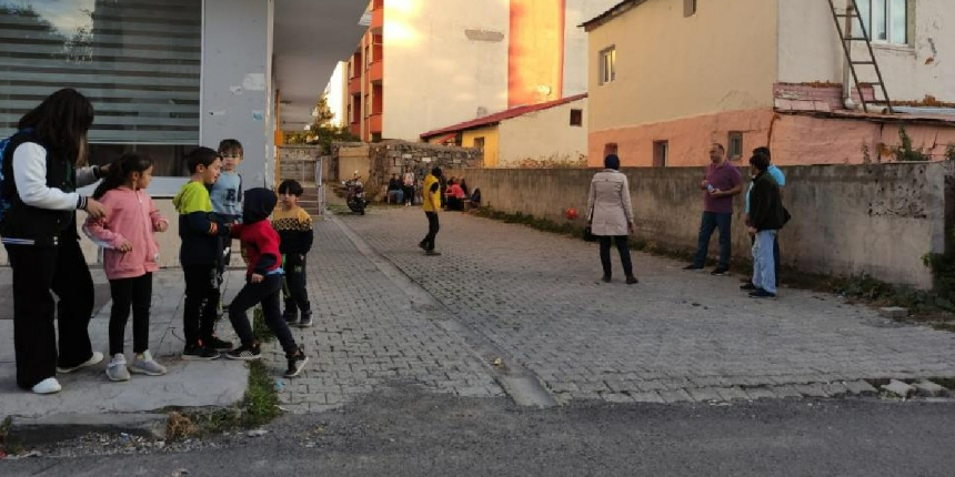 Ardahan'daki deprem sonrası biri 4 olmak üzere, toplamda 12 artçı sarsıntı yaşandı
