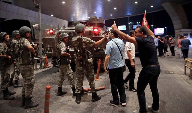 Darbeci Albay: Vurun, öldürün, ateş edin...