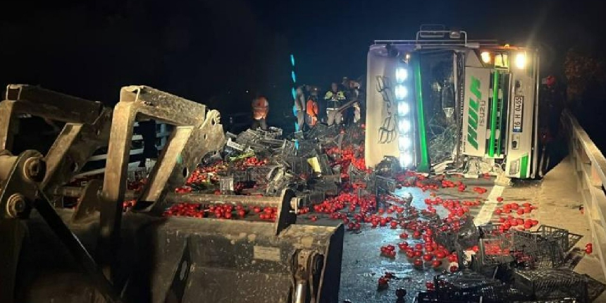 Feci kaza! Bursa'da kamyon ile kamyonet çarpıştı: 1 ölü, 6 yaralı